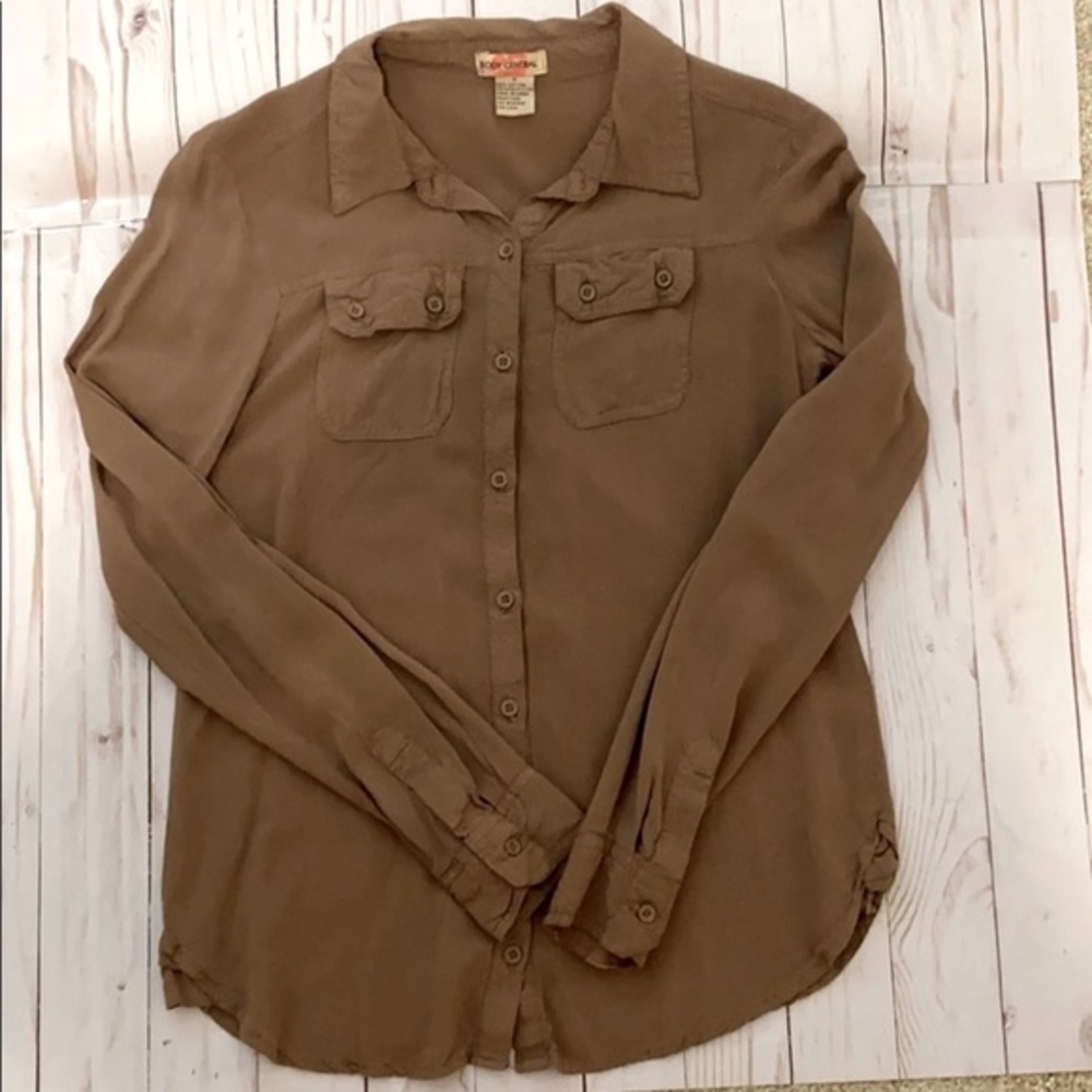 $5 LABOR DAY SALE ❤️ Body Central Tan Button Down Blouse